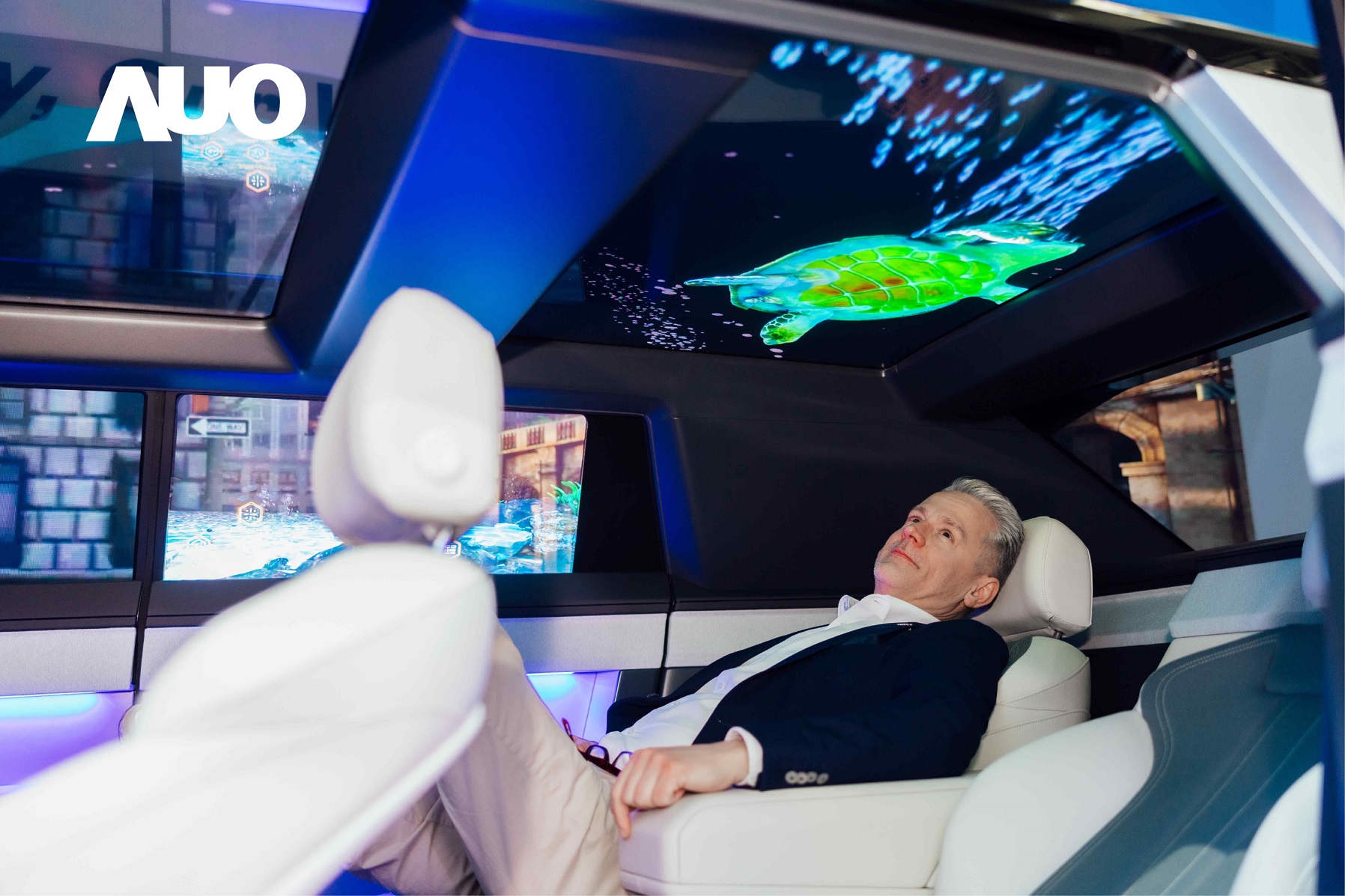 350vip8888新葡的京Smart Cockpit 2025集Micro LED透明、大型化、可撓優勢之大成，攜手BHTC打造未來視界的車用Display HMI解決方案